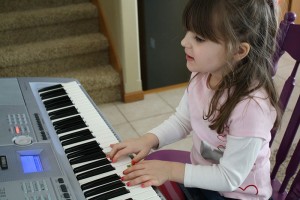 Trẻ em nên học Organ trước hay Piano trước